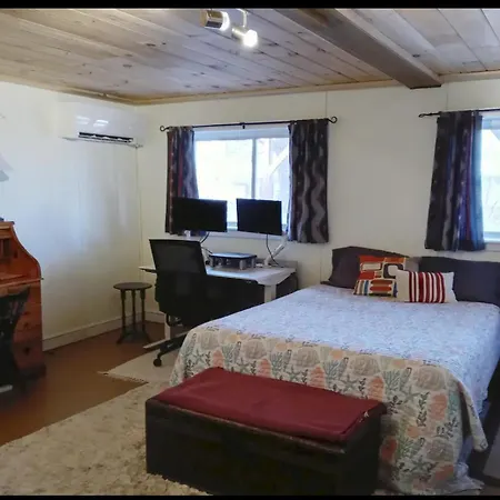 Guest Space On The Portland Peninsula